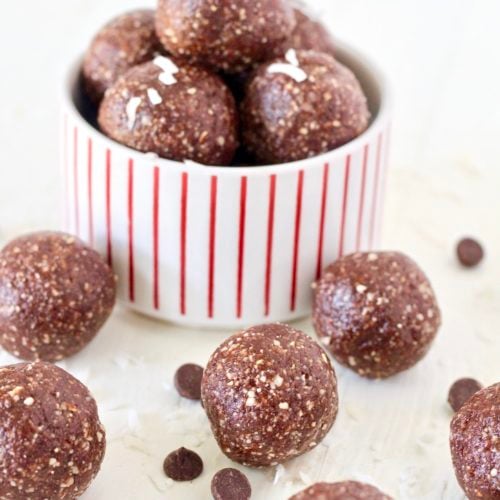 Chocolate Peppermint Energy Bites 4 | Milk & Honey Nutrition chocolate peppermint energy bites
