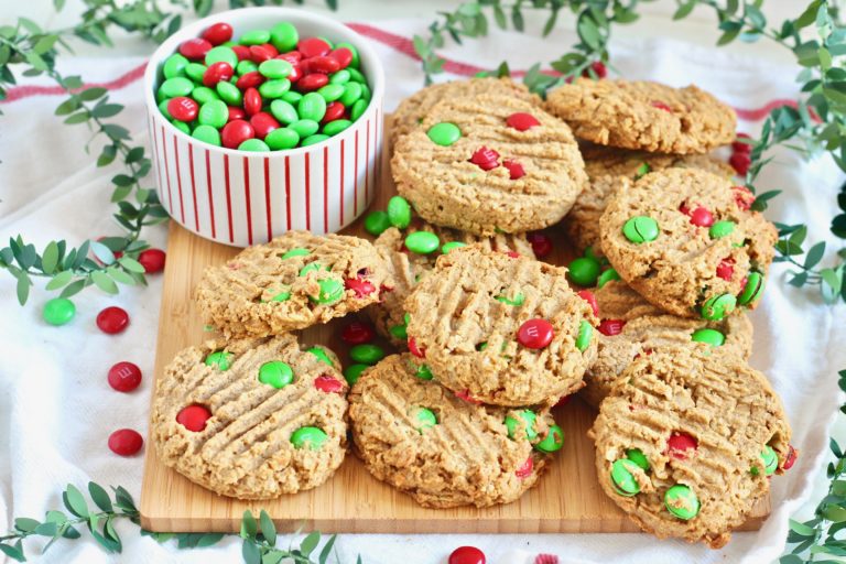 Easy 5 Ingredient M&M Christmas Cookies | Milk & Honey Nutrition