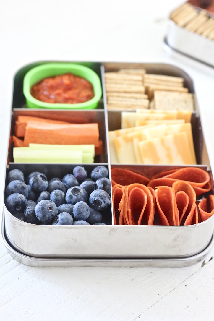 Healthy DIY Pizza Lunchables for back to school | Milk & Honey Nutrition