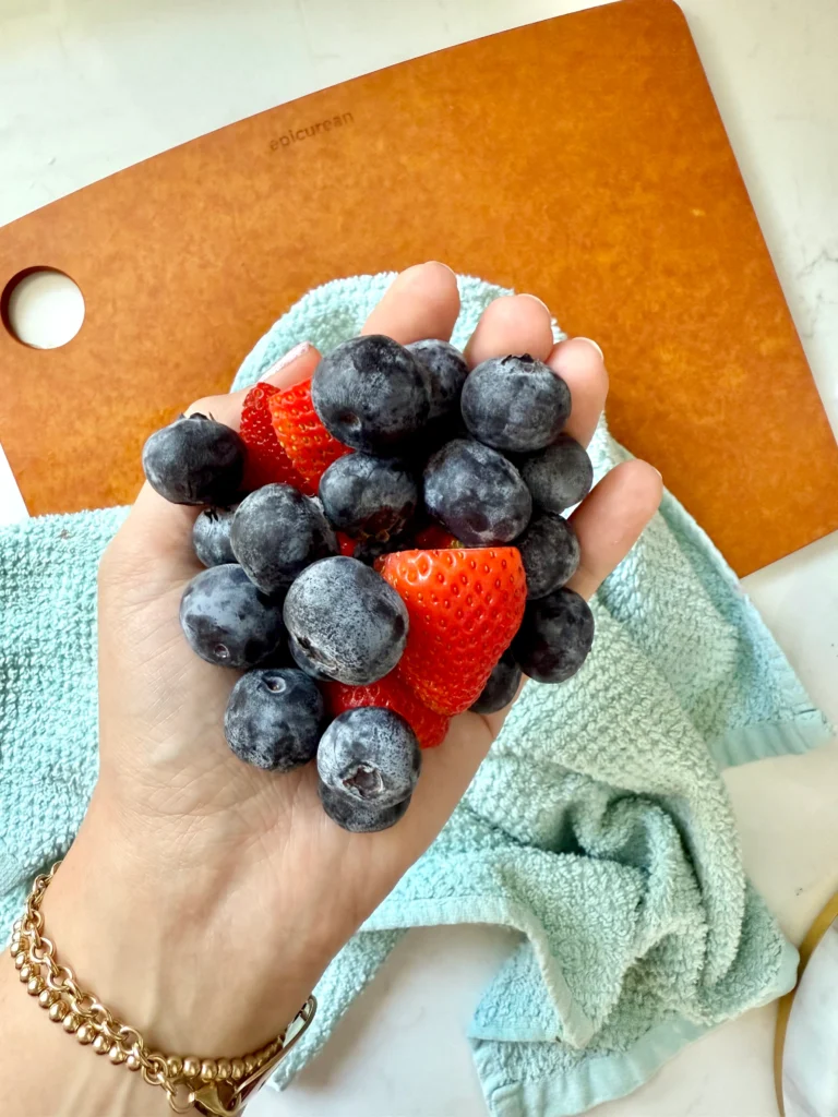 hand holding 1 cup mixed berries best fruits for diabetes