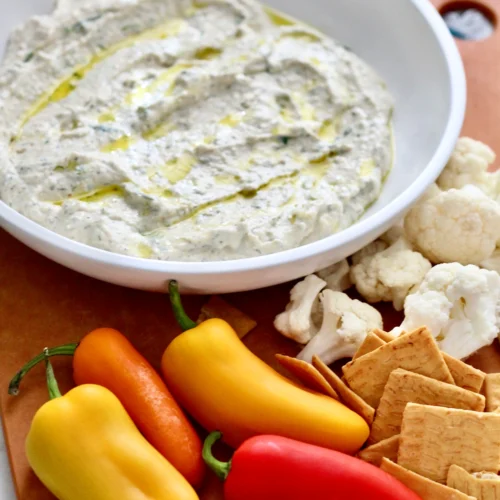 high protein cottage cheese veggie dip 1 | Milk & Honey Nutrition high protein cottage cheese veggie dip with bell peppers and crackers