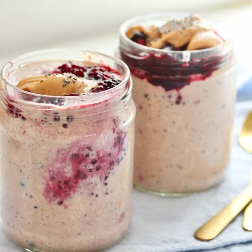 high protein overnight oats 3 | Milk & Honey Nutrition High protein overnight oats with berries